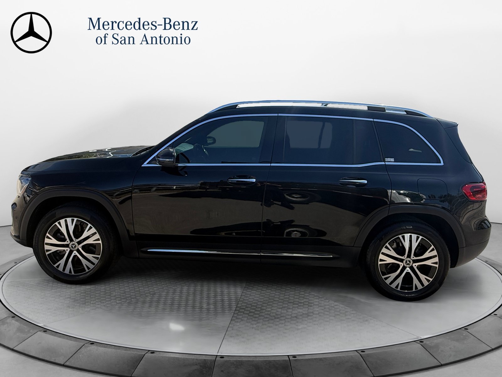 Certified Used 2025 Black Mercedes-Benz GLB 250 image 4