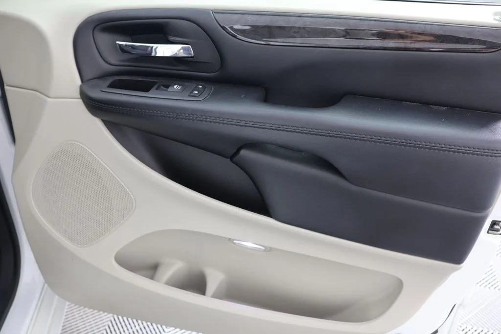 Used 2019 White Dodge SE image 22
