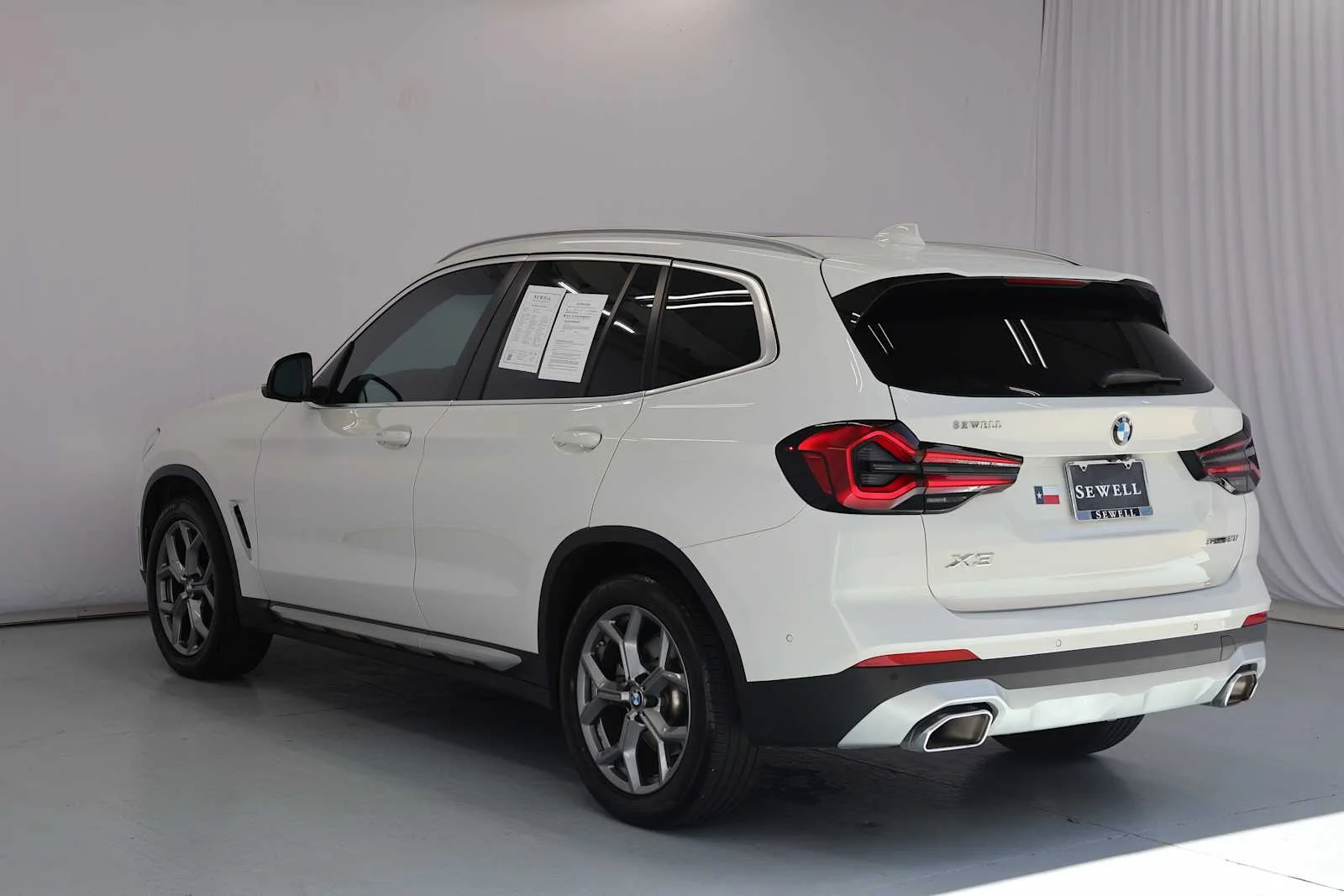 Used 2024 Alpine White BMW sDrive30i image 9
