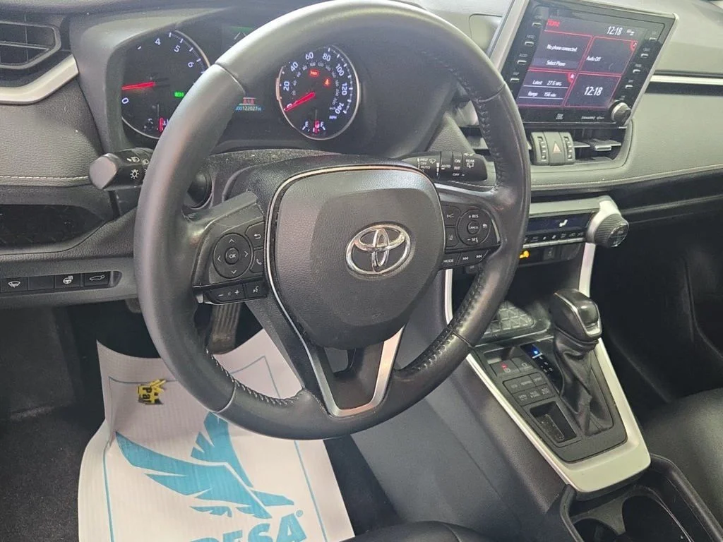 Used 2019 Gray Toyota XLE Premium image 10