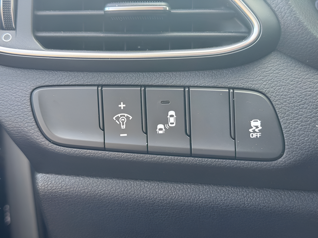 Used 2018 Silver Hyundai Base image 25