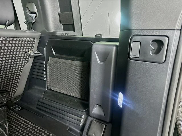 Used 2025 Green Land Rover S image 6