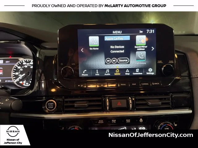 Used 2022 White Nissan SL image 27