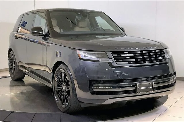 Used 2025 Gray Land Rover SE image 15