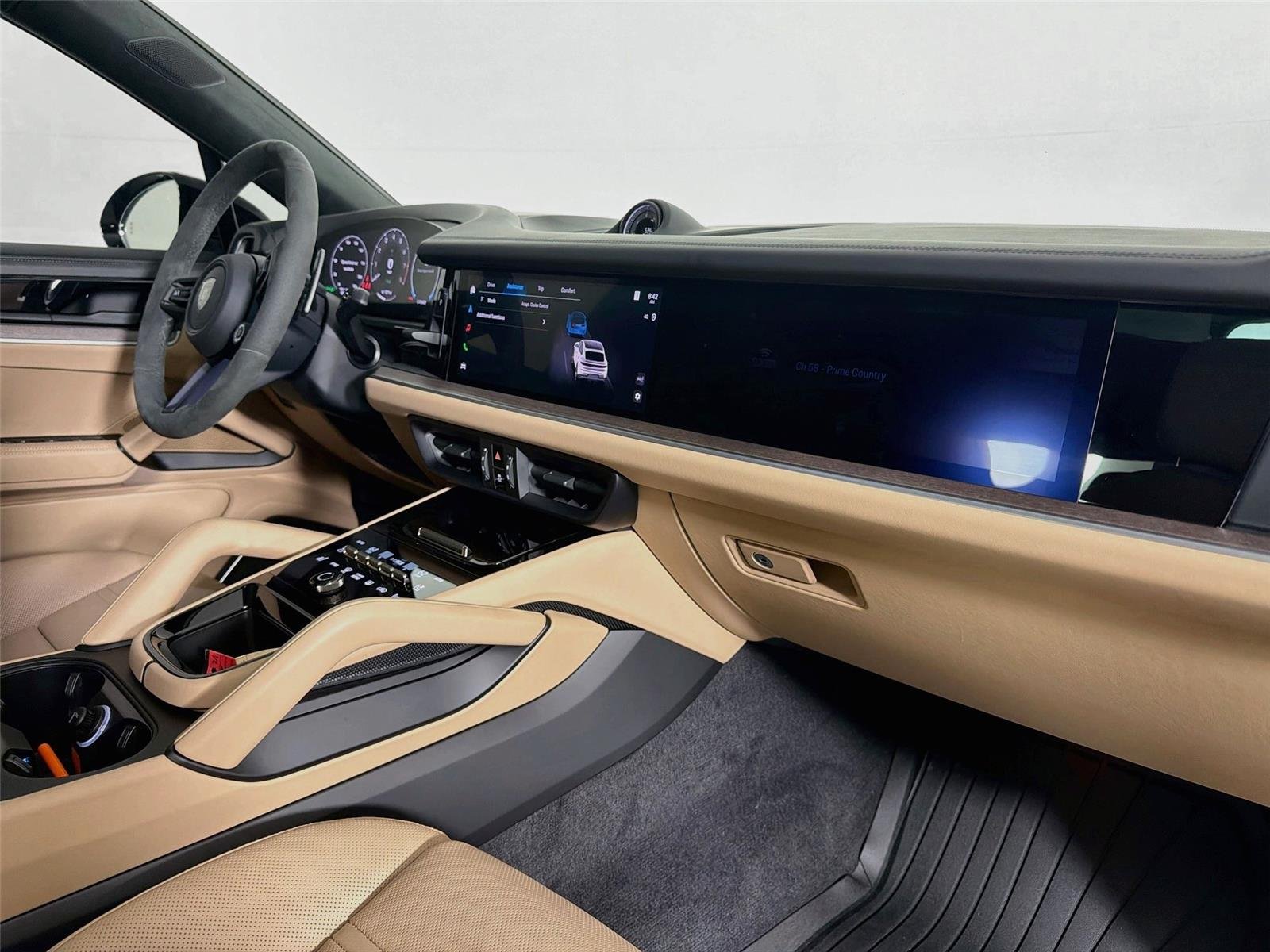 Certified Used 2025 Carrara White Metallic Porsche Turbo E-Hybrid Coupé image 28