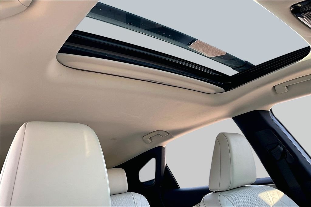 Used 2024 White Lexus 350 Premium image 17
