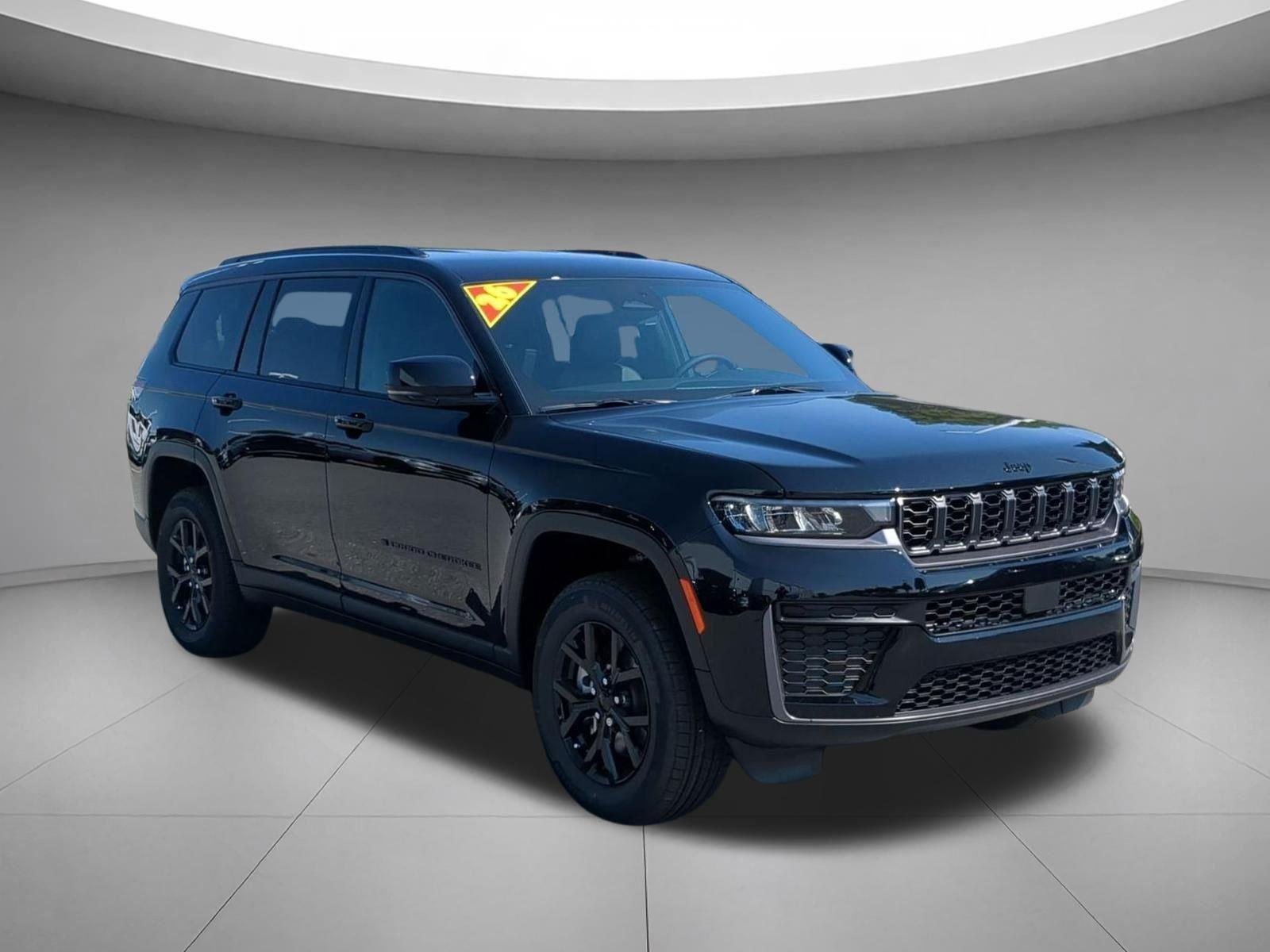 New 2026 Diamond Black Crystal Pearl-Coat Exterior Paint Jeep Laredo Altitude image 7