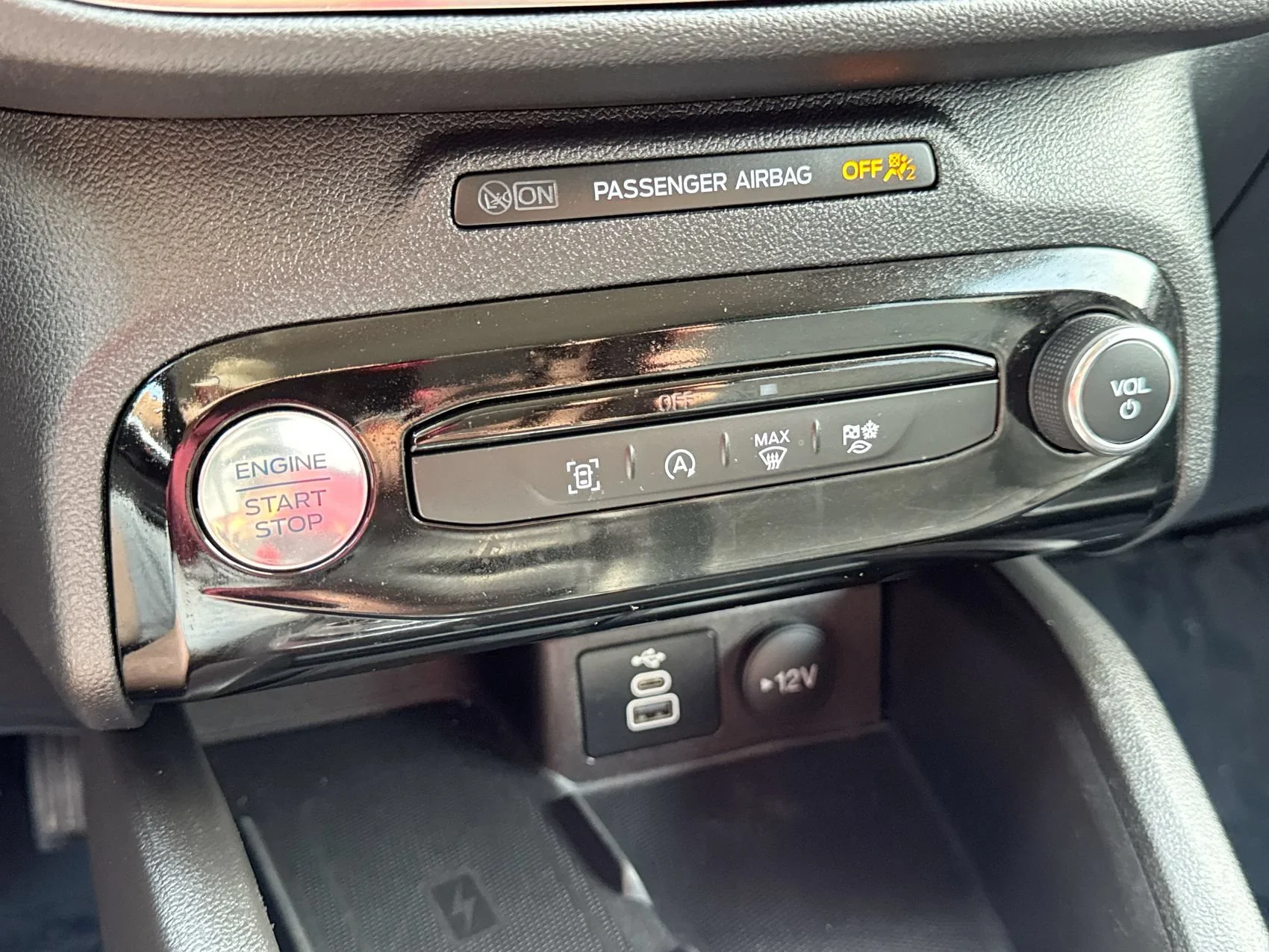 Used 2025 Black Ford Platinum image 20