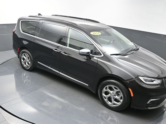 Used 2023 Black Chrysler Limited image 38