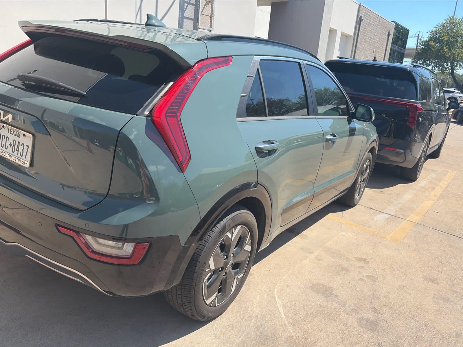 Used 2024 Cityscape Green Kia Wave image 31