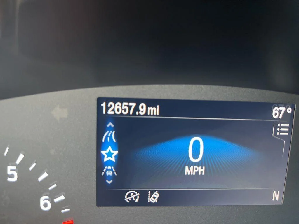 Used 2022 Oxford White Ford SE image 11