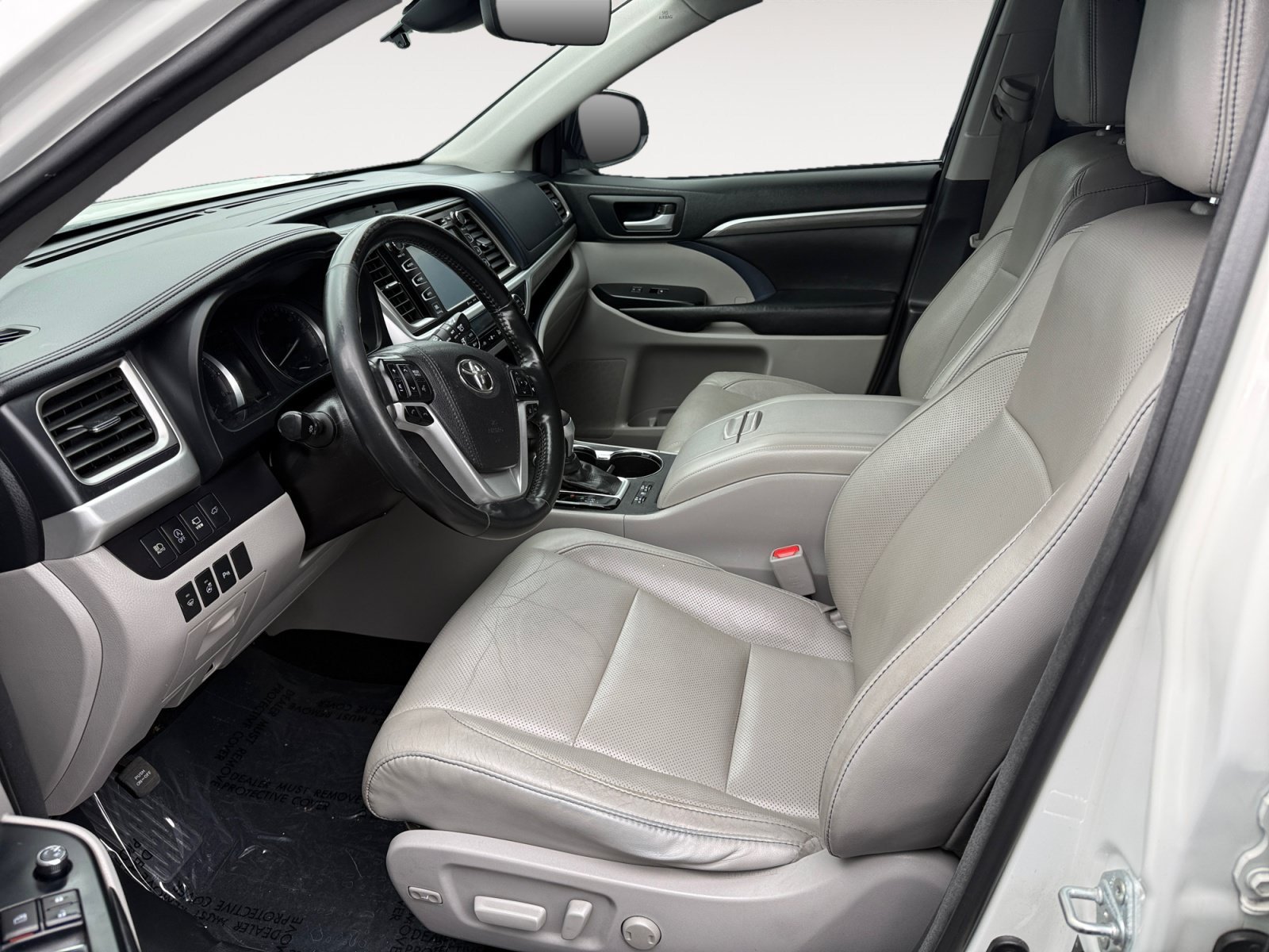 Used 2017 Blizzard Pearl Toyota Limited Platinum image 10
