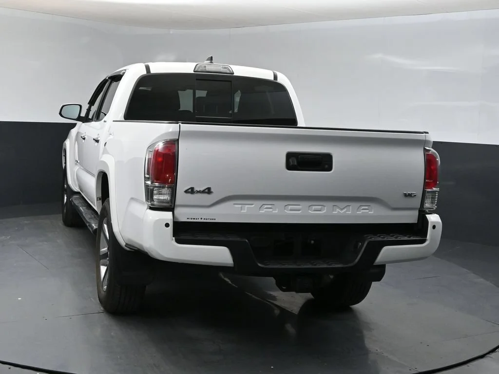 Used 2018 Super White Toyota Limited image 3