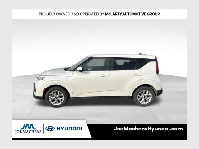 Used 2022 White Kia LX image 1