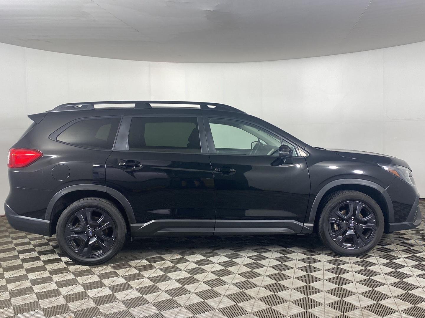 Used 2023 Crystal Black Silica Subaru Onyx Edition image 4