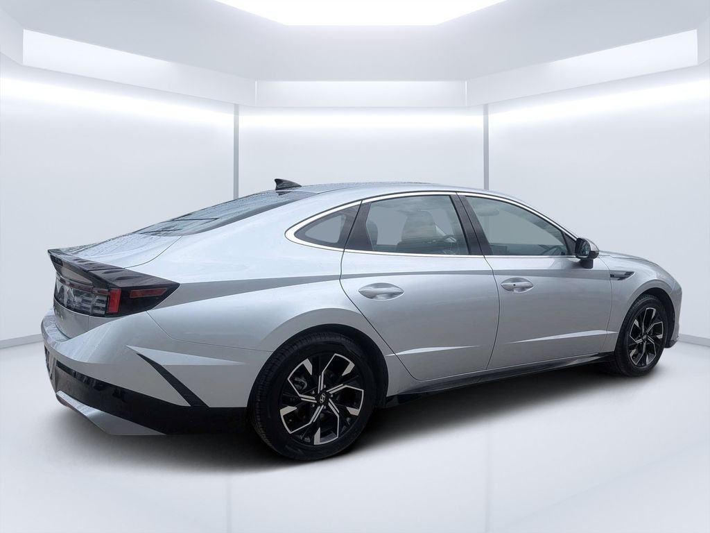 Used 2025 Silver Hyundai SEL image 3