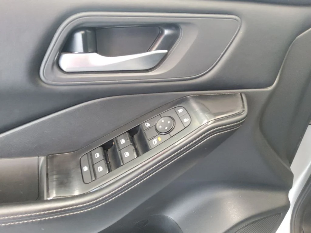 Used 2025 Silver Nissan SV image 12
