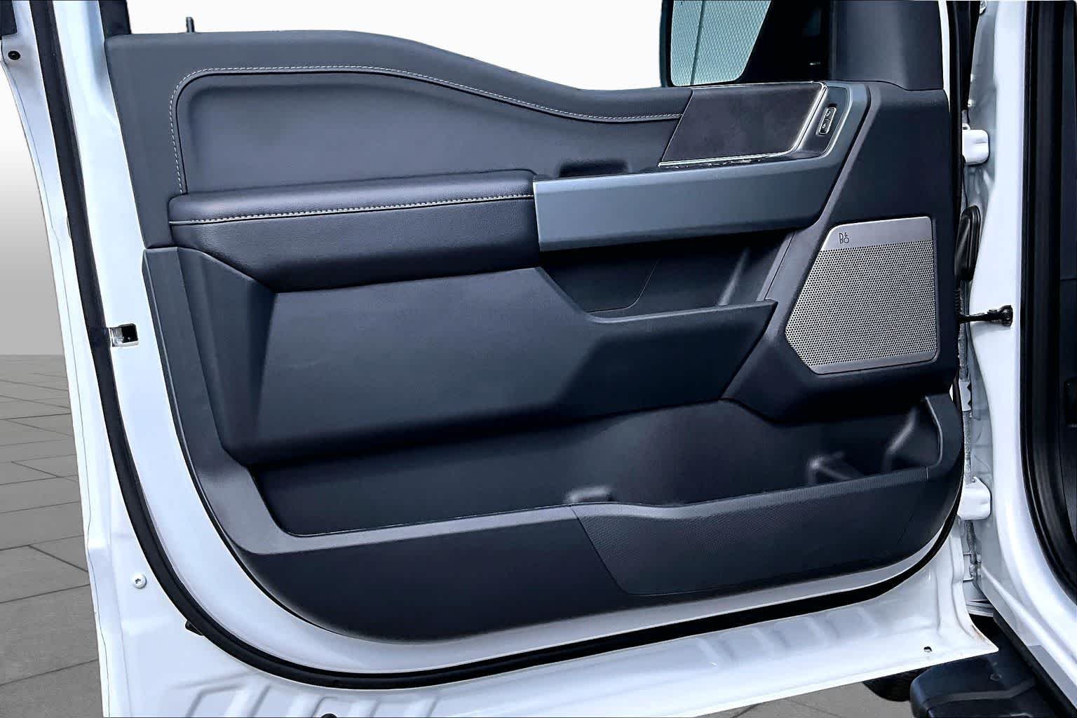 Used 2025 Oxford White Ford XLT image 22