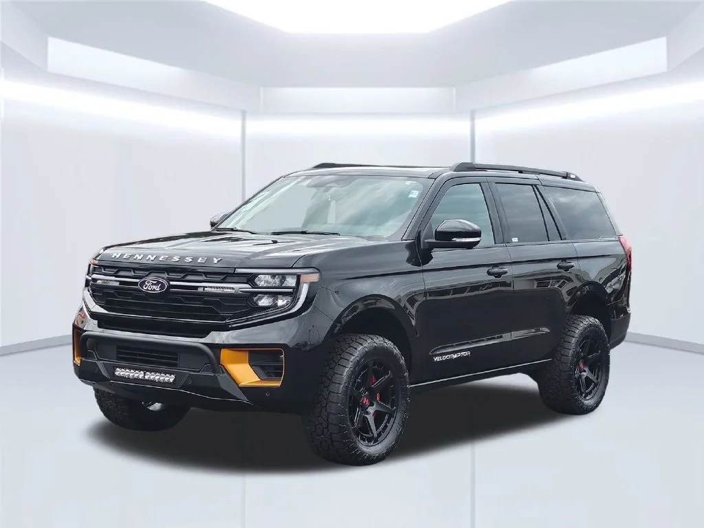 New 2027 Agate Black Metallic Ford Tremor® image 2