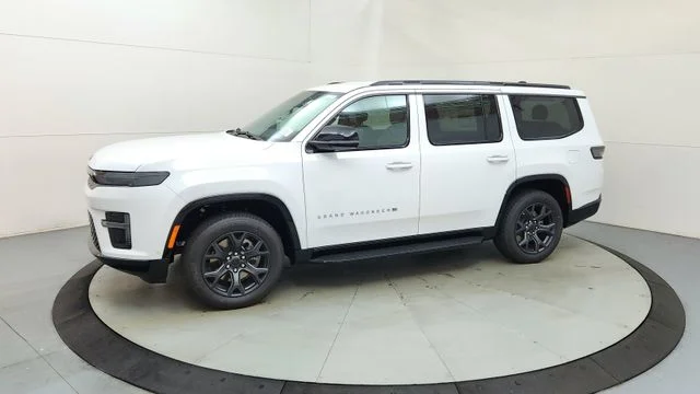 New 2026 Bright White Clear-Coat Exterior Paint Jeep Limited Altitude image 5