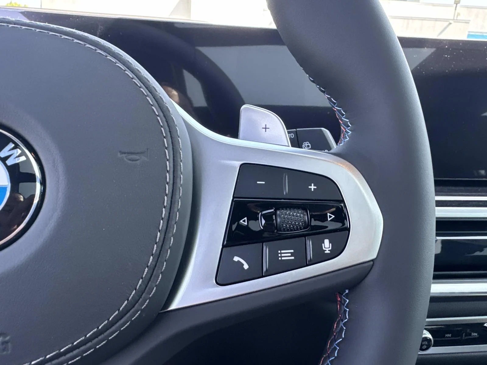 New 2026 Black Sapphire Metallic BMW M60i image 18