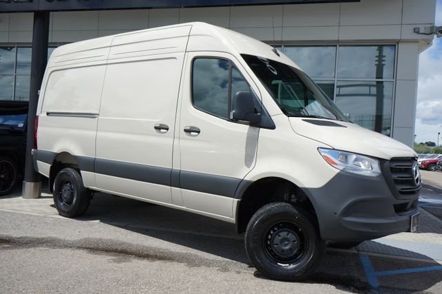 2025 Mercedes-Benz Sprinter 2500 144 WB HO Standard Roof 4x4's photo