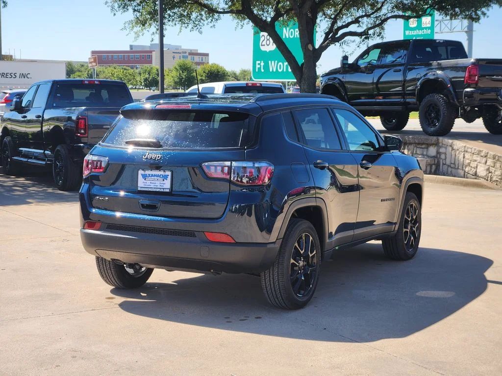 New 2026 Fathom Blue Pearl Coat Jeep Latitude image 4