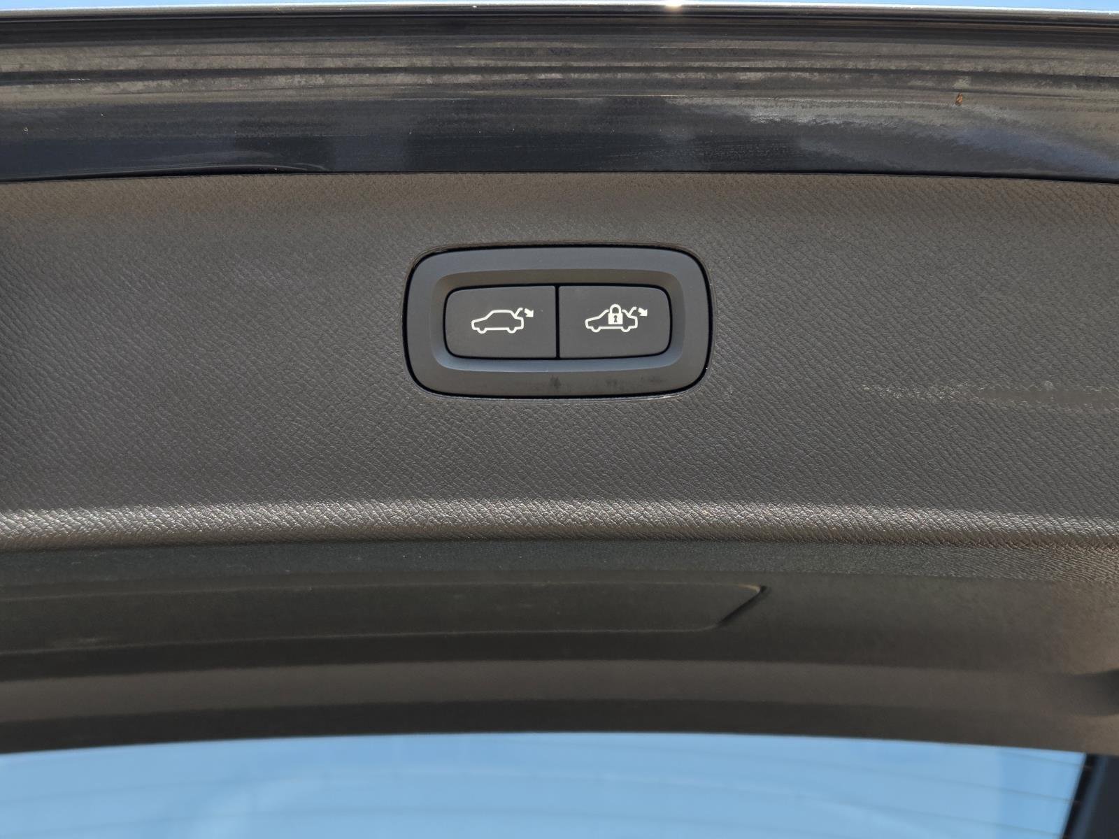 Used 2020  Volvo Inscription image 12