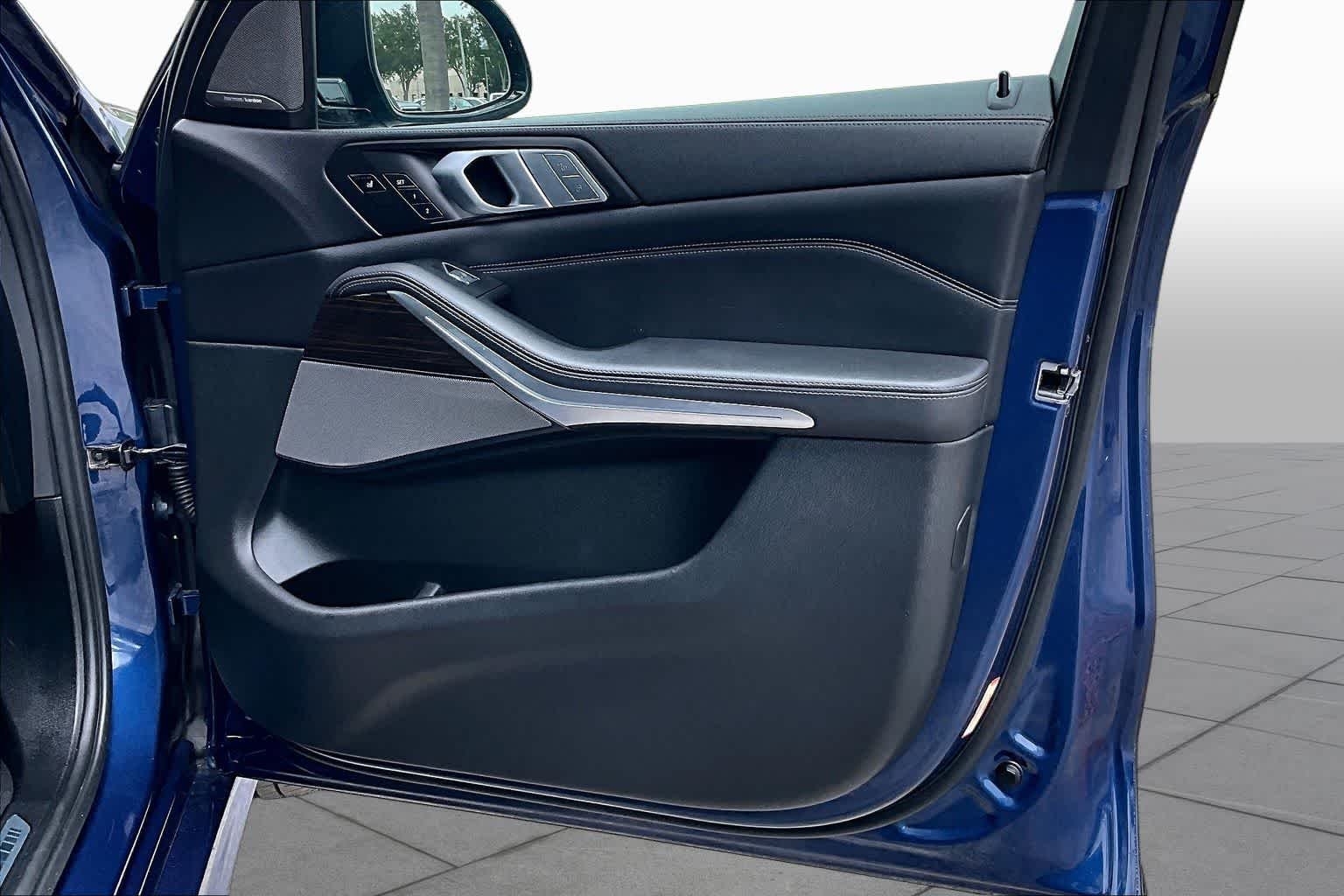 Used 2019 Phytonic Blue Metallic BMW xDrive50i image 26