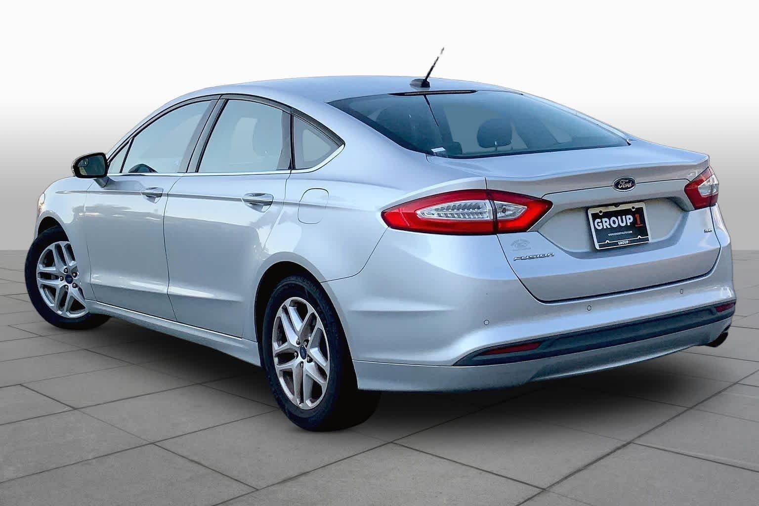 Used 2015 Ingot Silver Ford SE image 10