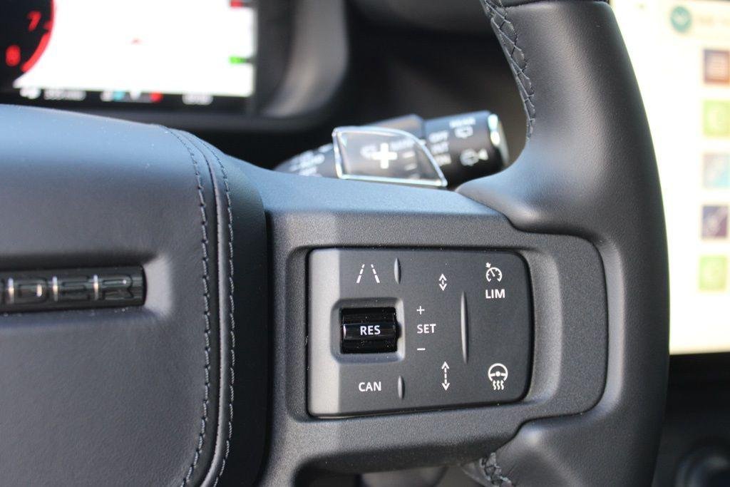 2026 Land Rover Defender OCTA - Photo 23