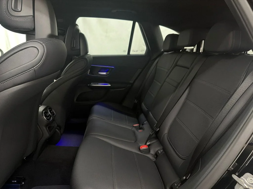 New 2027 Black Mercedes-Benz GLC 300 image 23