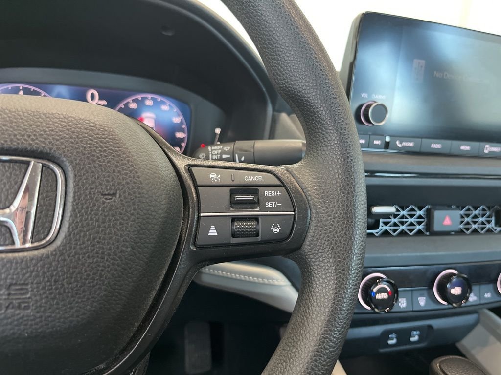 Used 2023 White Honda EX image 8