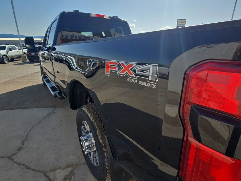 Used 2023 Agate Black Metallic Ford Lariat image 21