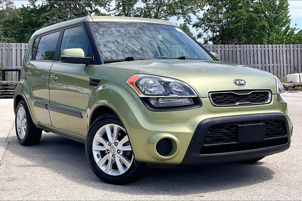 Used 2012 Green Kia Plus image 32