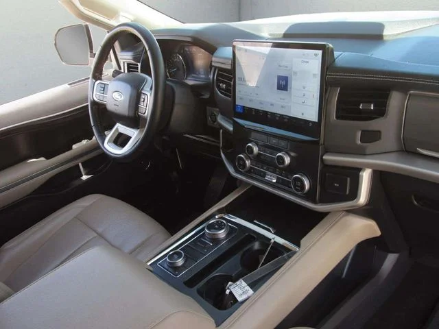 Used 2022 White Metallic Ford XLT image 9