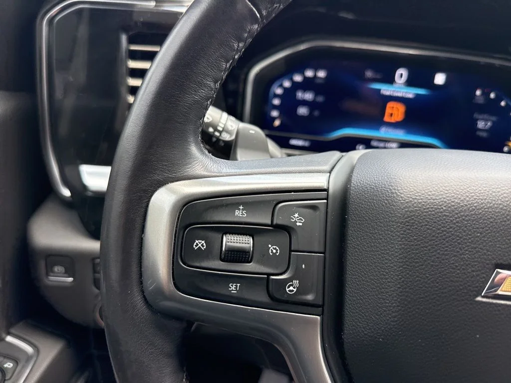 Used 2022 Iridescent Pearl Tricoat Chevrolet LTZ image 27