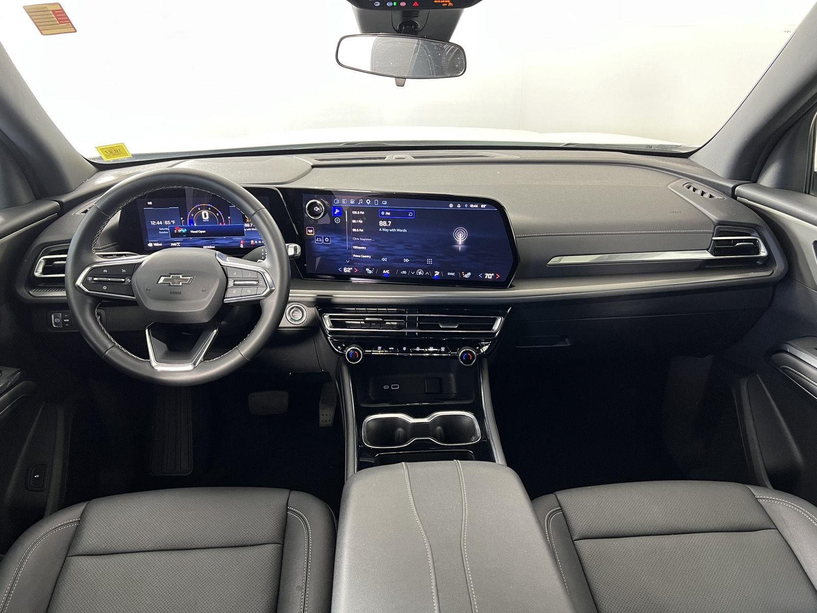 Used 2025 Summit White Chevrolet LT image 20