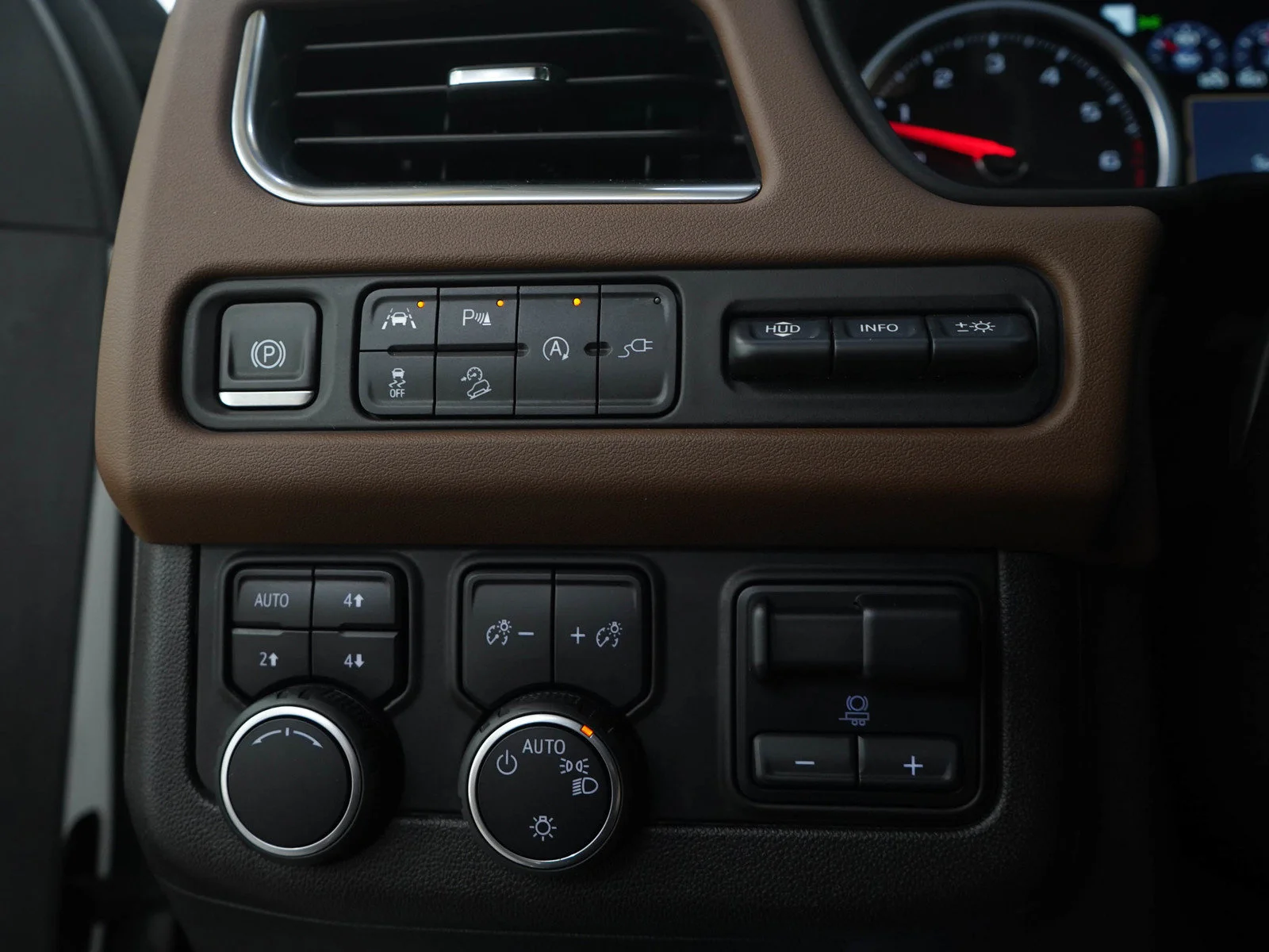 Used 2021 IRIDESCENT PEARL TRICOAT Chevrolet High Country image 24
