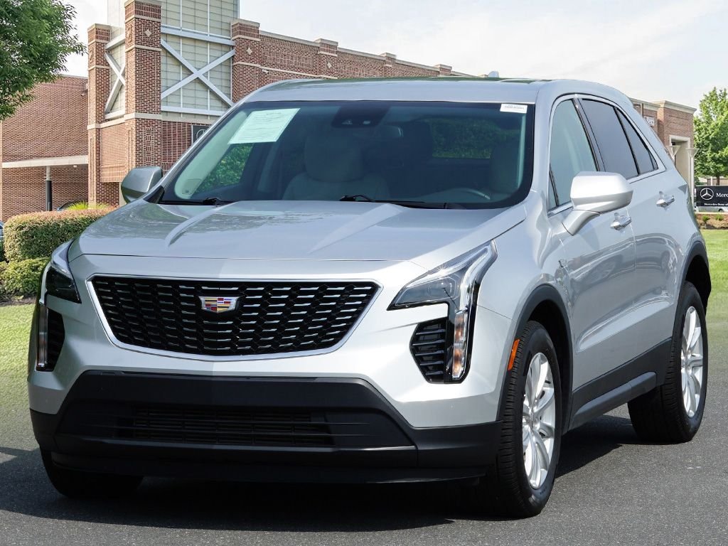 Used 2022 Radiant Silver Metallic Cadillac Luxury image 4