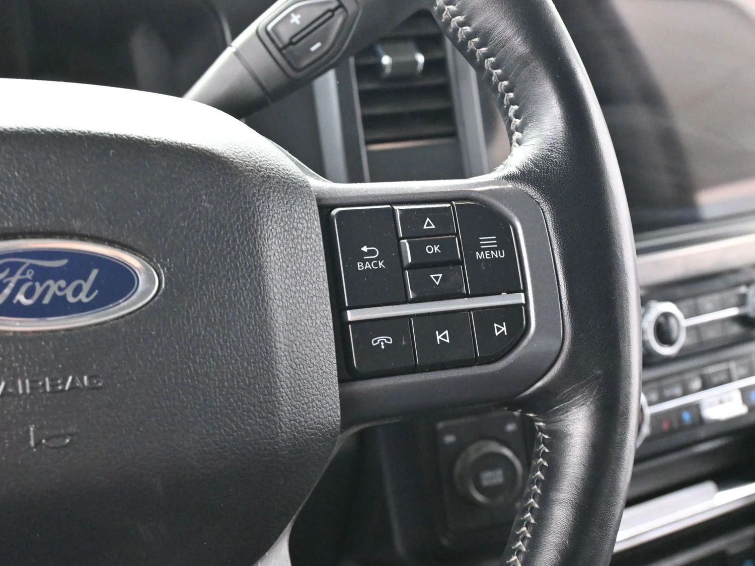 Used 2024 Oxford White Ford LARIAT image 18
