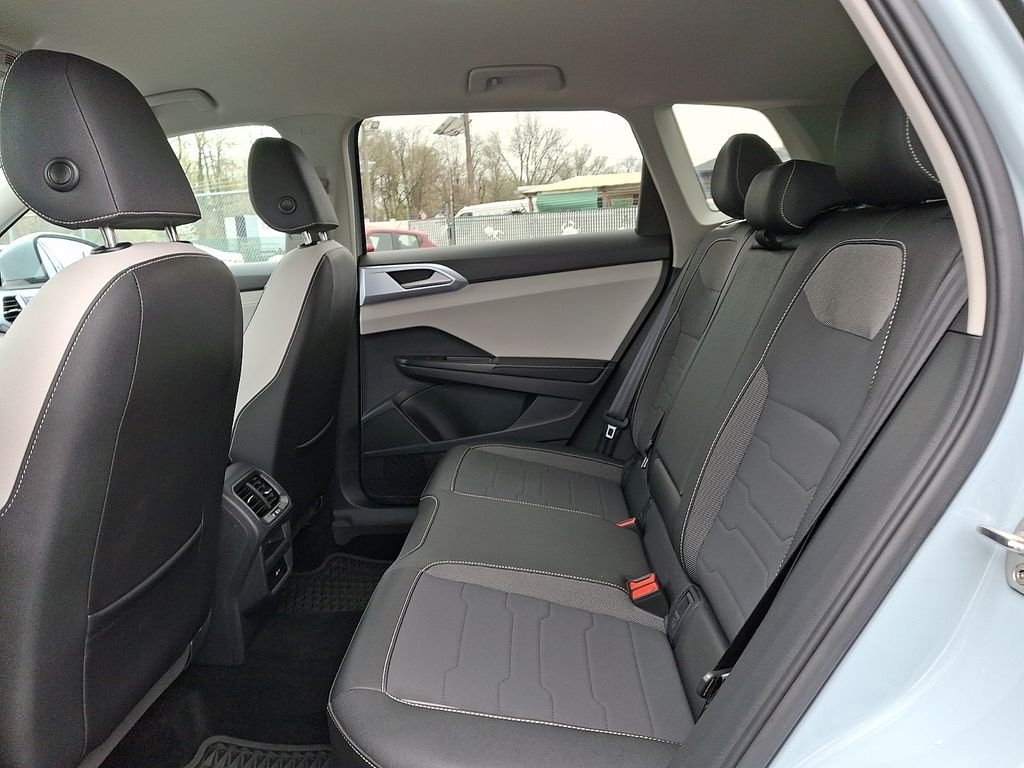 Used 2025 Gray Volkswagen 1.5T SE image 10