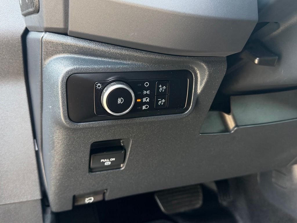 Used 2025 Gray Metallic Ford Badlands image 27