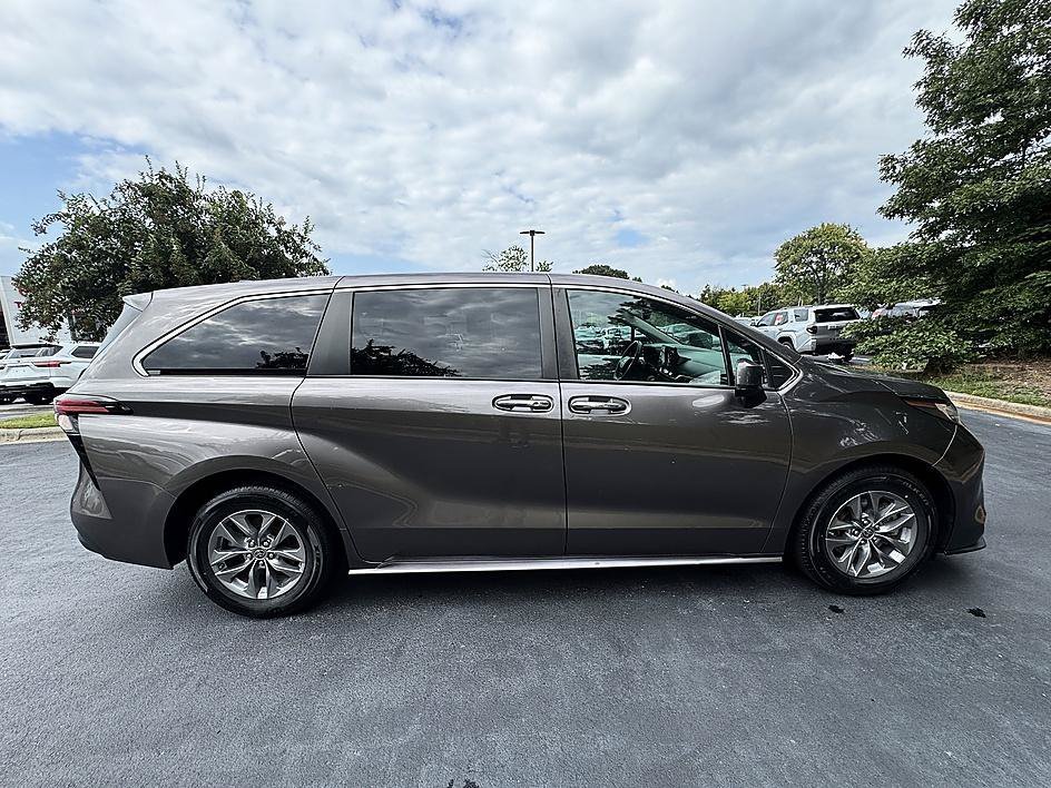 Used 2022 Predawn Gray Mica Toyota XLE image 6