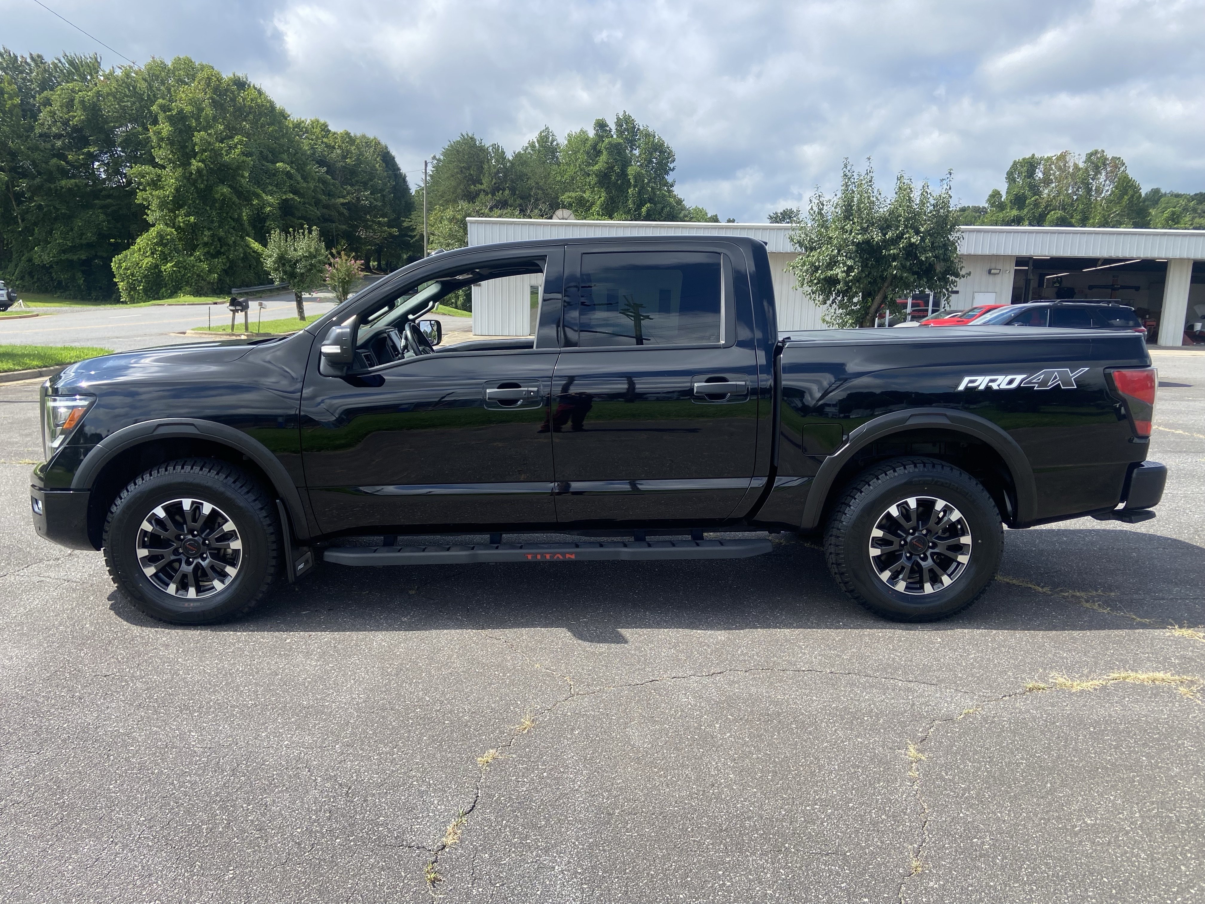 Used 2021 Super Black Nissan PRO-4X image 8