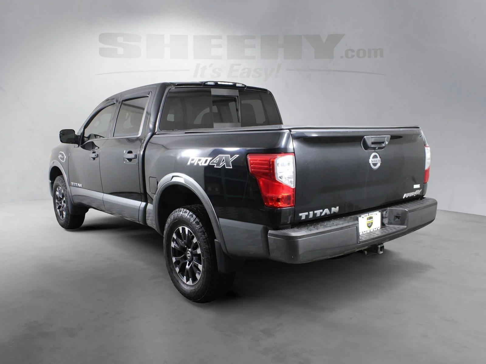 Used 2017 Black Nissan PRO-4X image 12