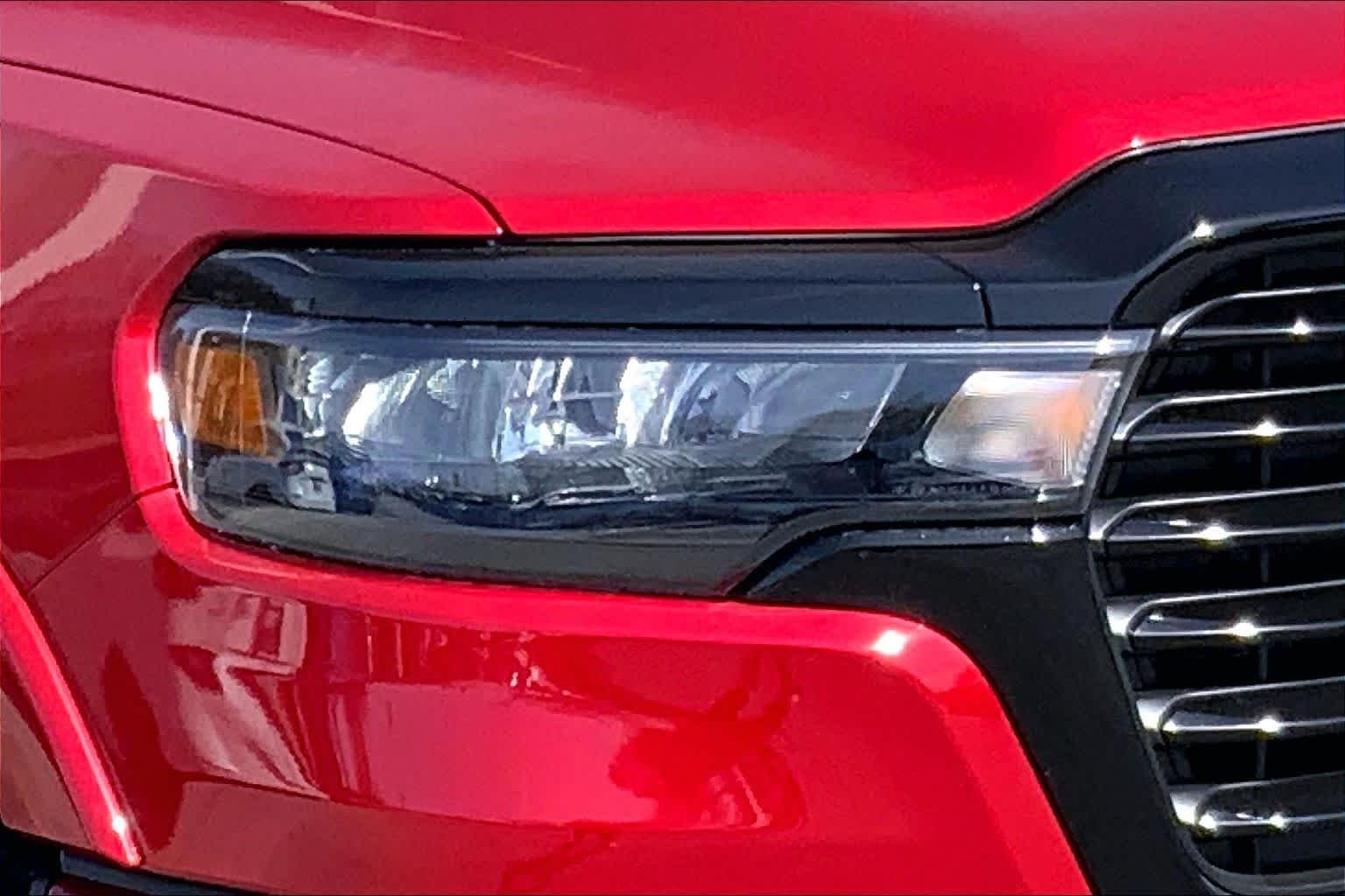 New 2026 Molten Red Pearl-Coat Exterior Paint RAM Laramie image 10