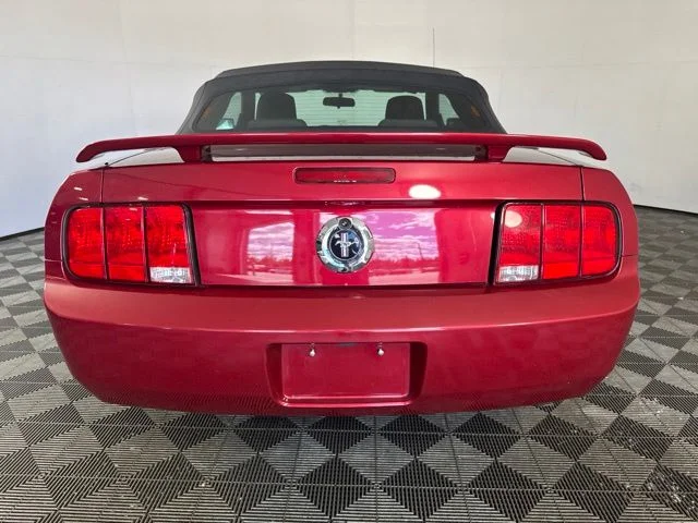 Used 2005 Red Ford V6 image 19