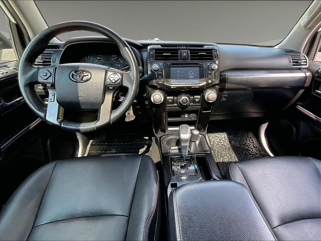 Used 2019 White Toyota SR5 image 21