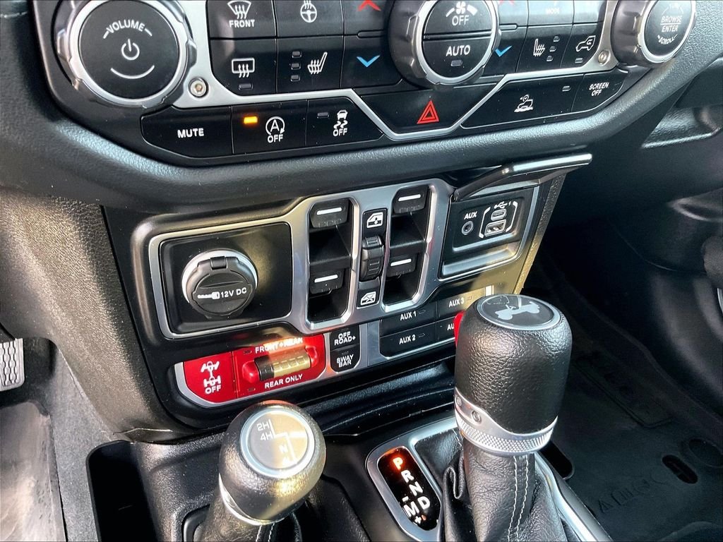 Used 2024 Silver Jeep Rubicon image 26